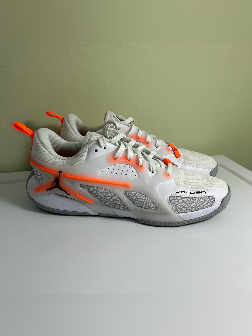 Nike Air Jordan Men's 10 Heir Elephant White Orange Shoes/Sneakers IO409-108 EUC